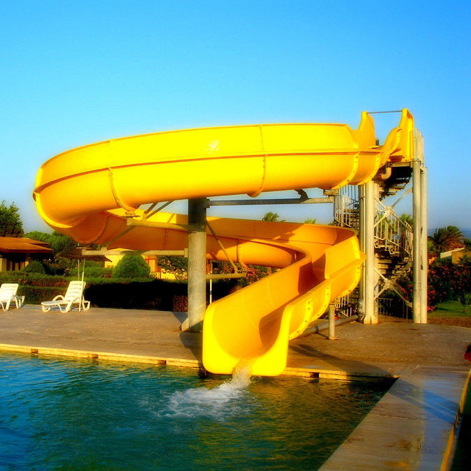 Slide de piscina de hotel com mangueiras de segurança degraus antiderrapante cor personalizável