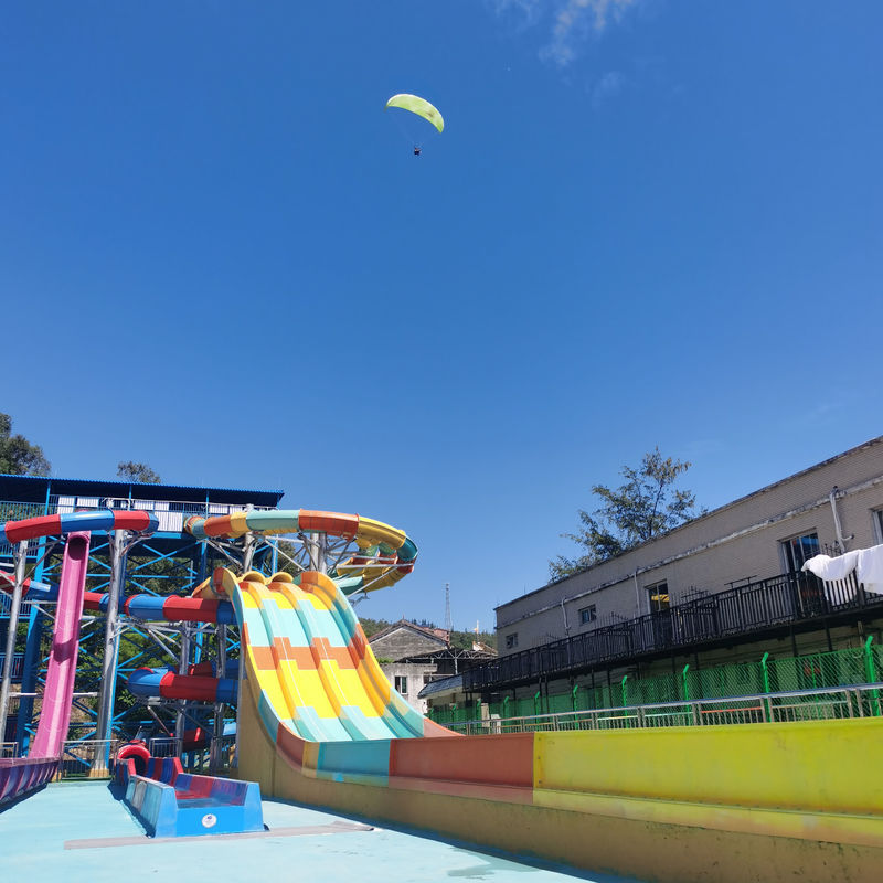 Amigável ao ambiente RAL Cor Espiral Slide de água Alta velocidade