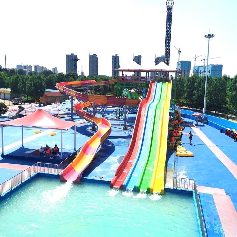 Slide de água de arco-íris de várias pistas com design e cor personalizados para parque aquático