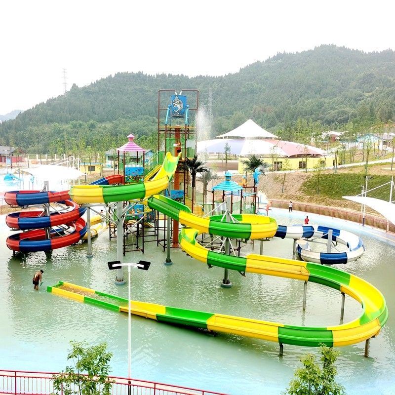 Parque aquático de fibra de vidro para famílias com escorregadores aquáticos para todas as idades