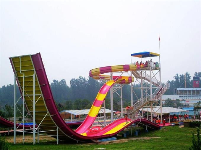 Grande capacidade Boomerang Piscina Slide Parque aquático Slide aquático para 2-3 pessoas