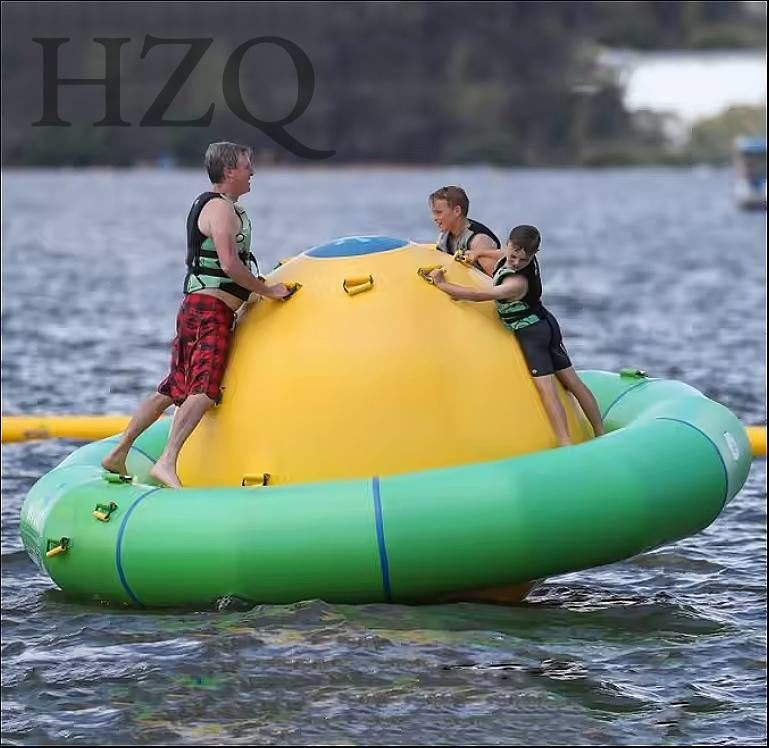 Experimente diversão inesquecível com nosso brinquedo inflável de disco voador para parques aquáticos