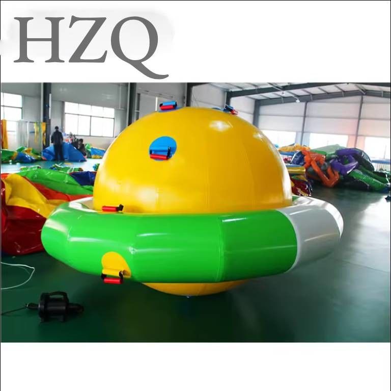Experimente diversão inesquecível com nosso brinquedo inflável de disco voador para parques aquáticos