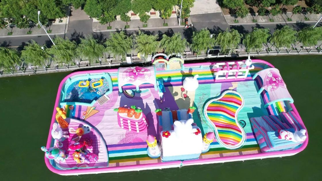 Castelo de água inflável personalizável do parque aquático inflável para o seu negócio de parque aquático