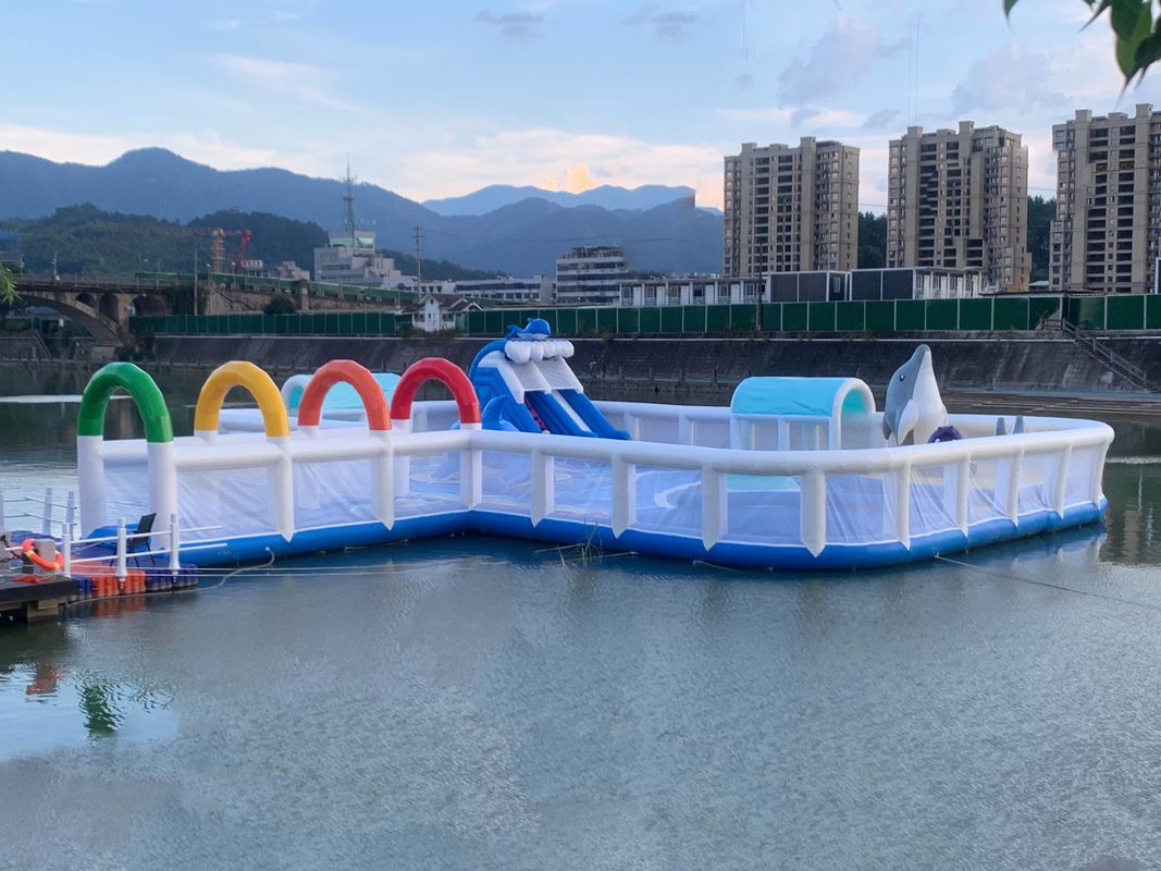 Castelo de água inflável personalizável do parque aquático inflável para o seu negócio de parque aquático